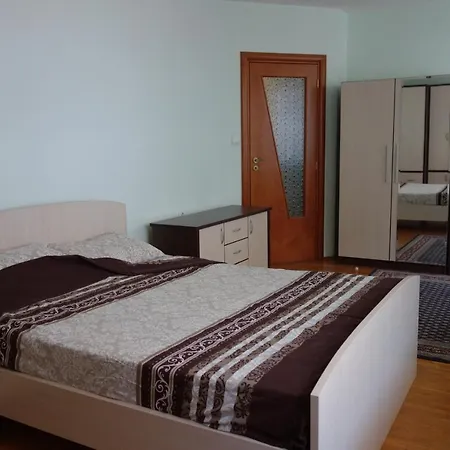 Veronika 1-bedroom Near The Sea Garden