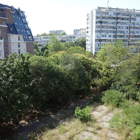Veronika 1-bedroom Near The Sea Garden