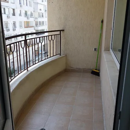 Veronika 1-bedroom Near The Sea Garden Apartment Warna